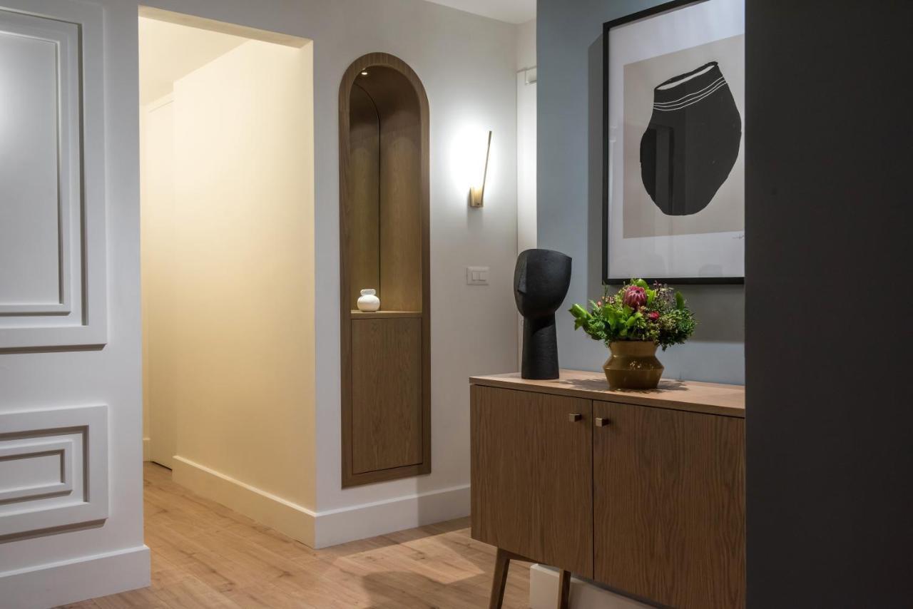 The Blossom Collection In Center Daire